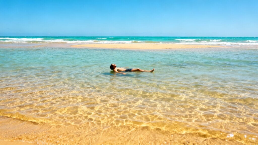 Baie à l’eau 28–29 °C pour nager longtemps