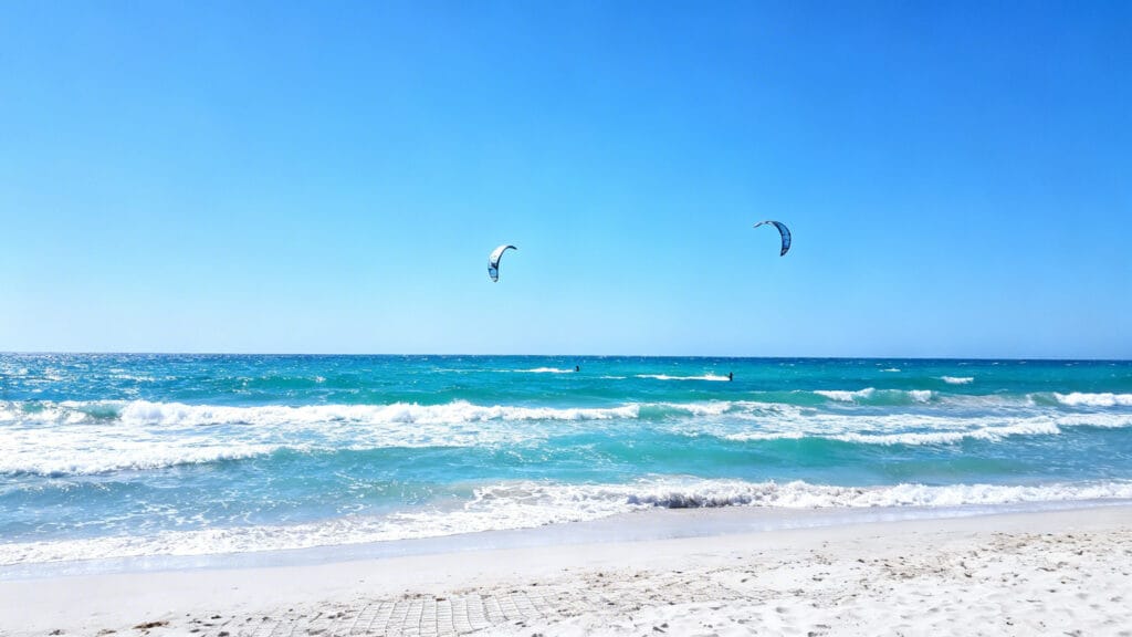 Grande plage ventée idéale pour kitesurf en mai