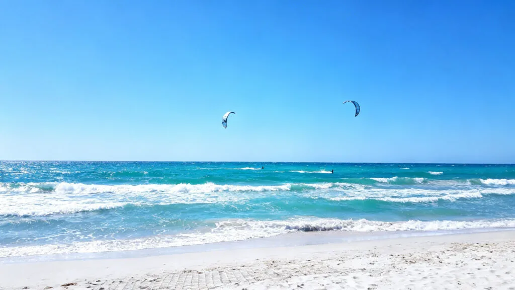 Grande plage ventée idéale pour kitesurf en mai