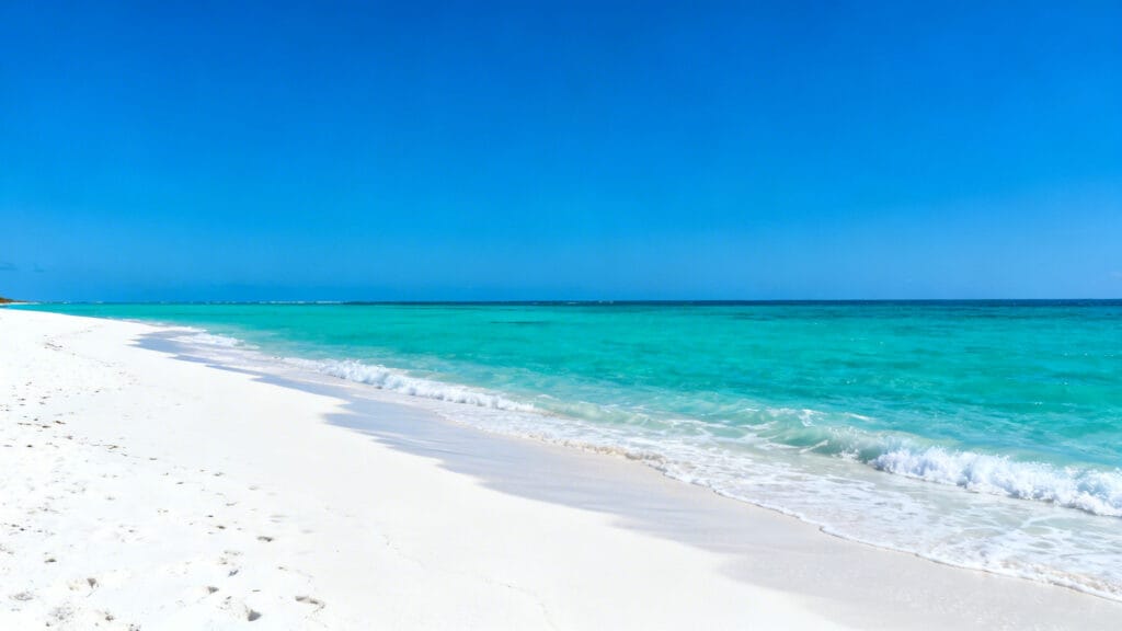 Sable blanc et eau jade, ciel limpide des Caraïbes