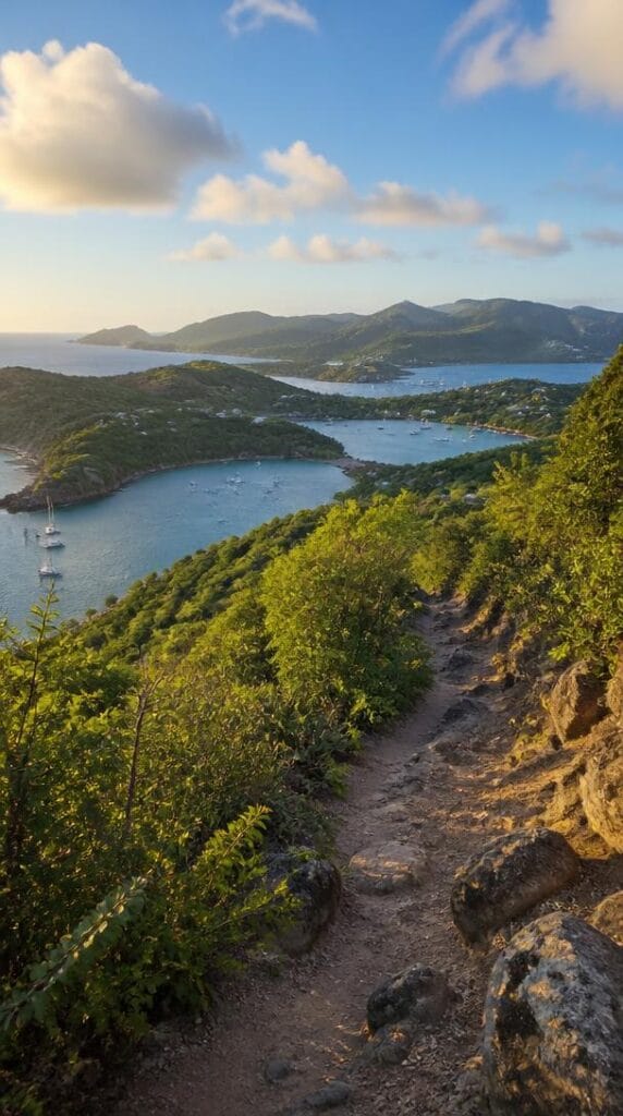 Montée panoramique pour randonnée aux Saintes